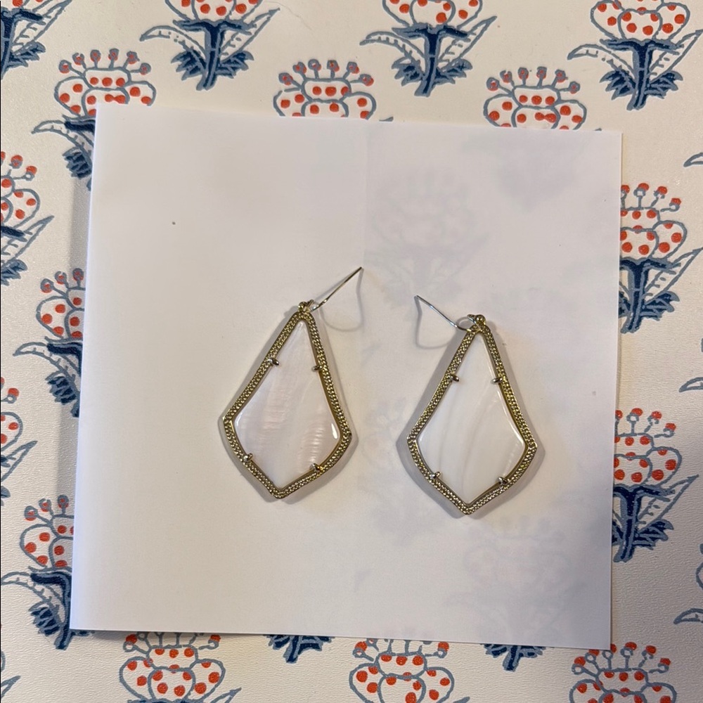 Kendra Scott Chic Gold and White Geometric Earrings